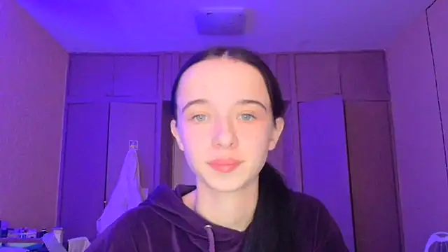 Emilia Light online show from 11/14/25, 06:45