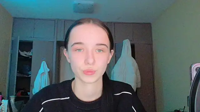 Emilia Light online show from 02/16/26, 08:21