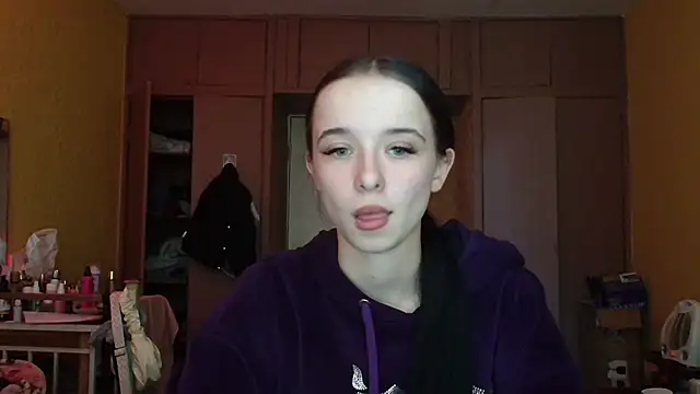 Emilia Light online show from 04/21/26, 01:28