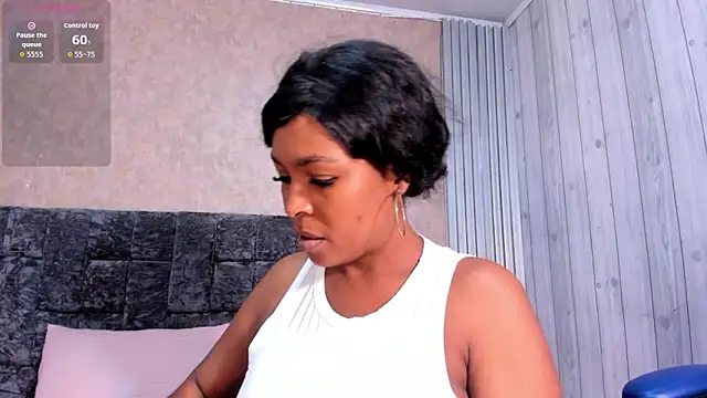 Snapshot of Layla_lell chatting on 11/13/25, 12:48 Layla lell online show from 11/13/25, 12:48