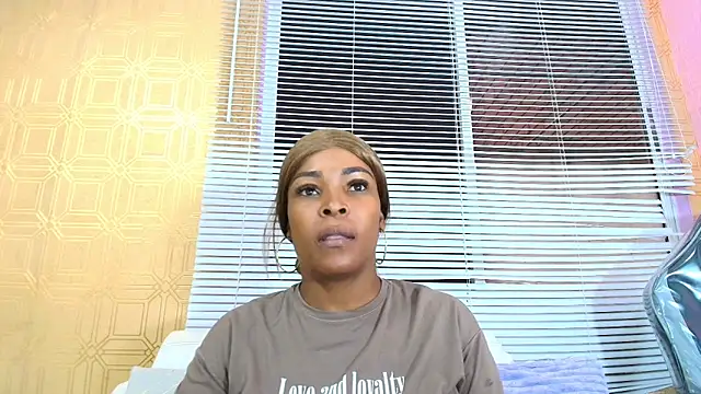 Snapshot of Layla_lell chatting on 05/08/26, 12:32 Layla lell online show from 05/08/26, 12:32