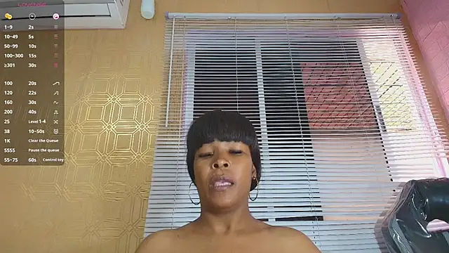 Snapshot of Layla_lell chatting on 05/13/26, 12:35 Layla lell online show from 05/13/26, 12:35