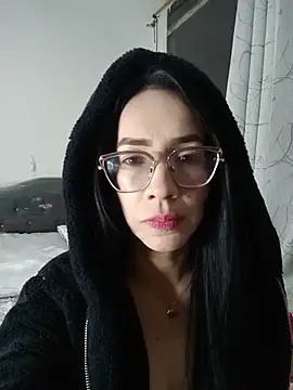 Snapshot of YaraDuartee chatting on 07/10/26, 12:04 YaraDuartee online show from 07/10/26, 12:04