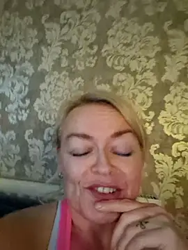 Snapshot of demidelightfulxx chatting on 10/13/25, 01:00 demidelightfulxx online show from 10/13/25, 01:00