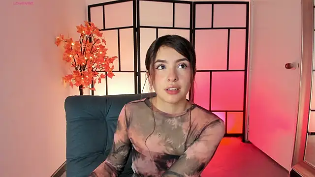 Snapshot of Sweet_pay chatting on 11/25/25, 12:05 Sweet pay online show from 11/25/25, 12:05