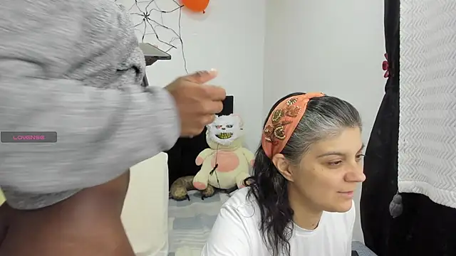 Yin yang hot online show from 10/28/25, 10:12