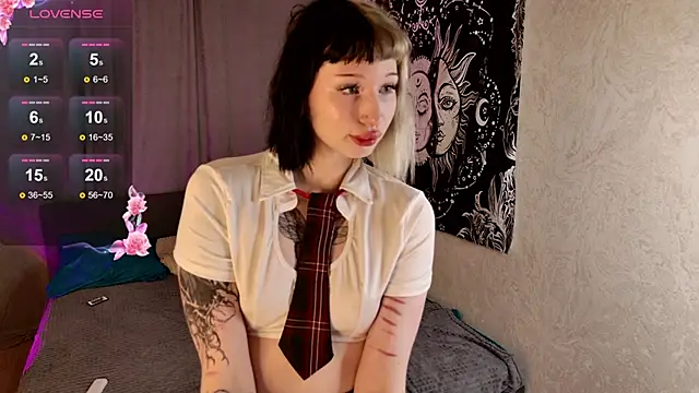 Kristi Bloom online show from 10/11/25, 02:15