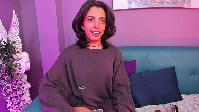 Snapshot of Alessiia__ chatting on 11/18/25, 03:56 Alessiia online show from 11/18/25, 03:56