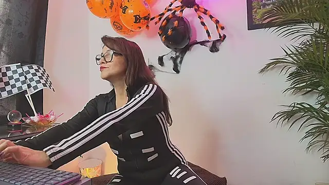 Carol Miss2 online show from 10/31/25, 12:28