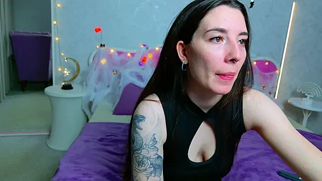 Curious Lily online show from 10/28/25, 01:09