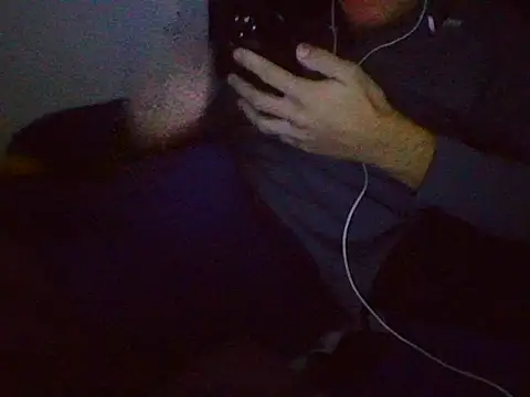 Snapshot of AlbertoRuiz086 chatting on 10/10/25, 07:29 AlbertoRuiz086 online show from 10/10/25, 07:29