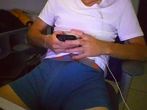 Snapshot of AlbertoRuiz086 chatting on 10/15/25, 07:19 AlbertoRuiz086 online show from 10/15/25, 07:19