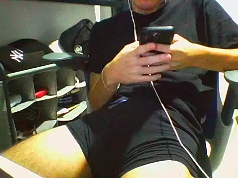 Snapshot of AlbertoRuiz086 chatting on 10/25/25, 07:49 AlbertoRuiz086 online show from 10/25/25, 07:49