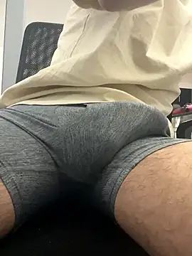 Snapshot of AlbertoRuiz086 chatting on 03/24/26, 06:13 AlbertoRuiz086 online show from 03/24/26, 06:13