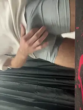 Snapshot of AlbertoRuiz086 chatting on 03/31/26, 05:46 AlbertoRuiz086 online show from 03/31/26, 05:46