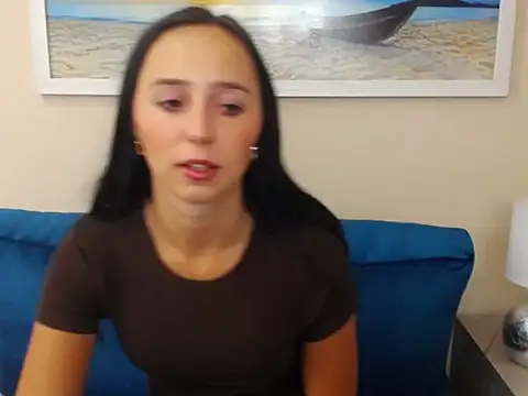 Snapshot of LuisaLive chatting on 10/10/25, 06:12 LuisaLive online show from 10/10/25, 06:12