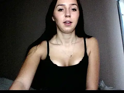 Snapshot of LuisaLive chatting on 03/03/26, 08:42 LuisaLive online show from 03/03/26, 08:42