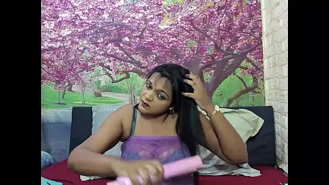 Snapshot of indianswtbella chatting on 07/06/26, 05:04 indianswtbella online show from 07/06/26, 05:04