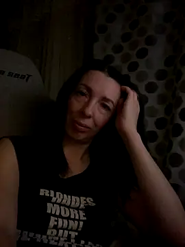ViollaXlove online show from 10/27/25, 06:45