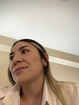 Mariana gom online show from 04/28/26, 12:21