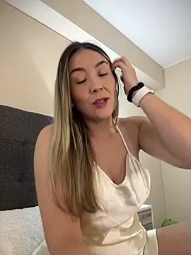 Snapshot of Mariana_gom chatting on 05/04/26, 12:34 Mariana gom online show from 05/04/26, 12:34