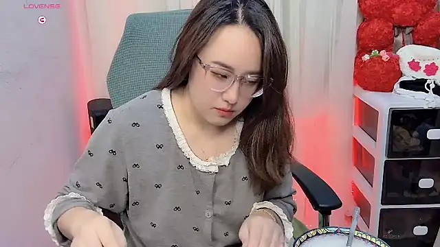 NEWONETO online show from 11/17/25, 06:14