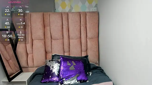 Issa Milf   online show from 02/11/26, 01:05