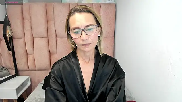Issa Milf   online show from 04/18/26, 07:58