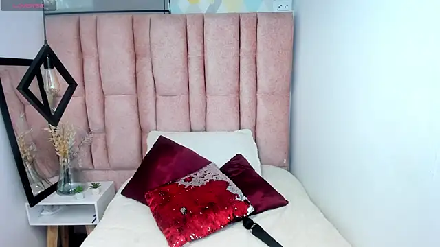 Issa Milf   online show from 05/20/26, 01:50