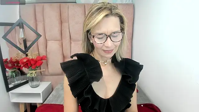 Issa Milf   online show from 06/04/26, 01:39