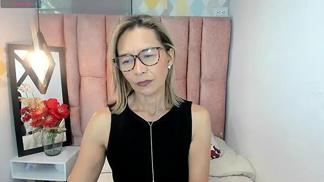 Issa Milf   online show from 07/06/26, 01:41