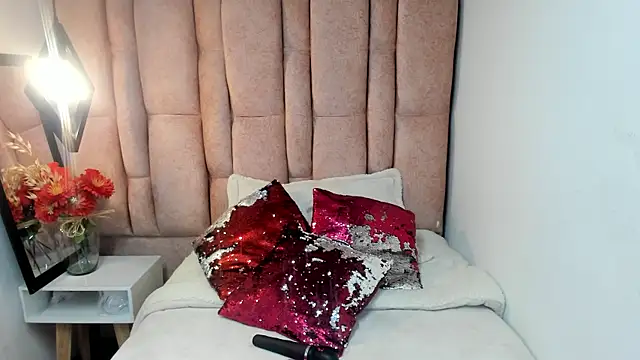 Issa Milf   online show from 07/08/26, 01:15