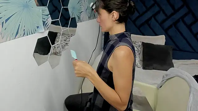 Valery More   online show from 10/03/25, 12:46