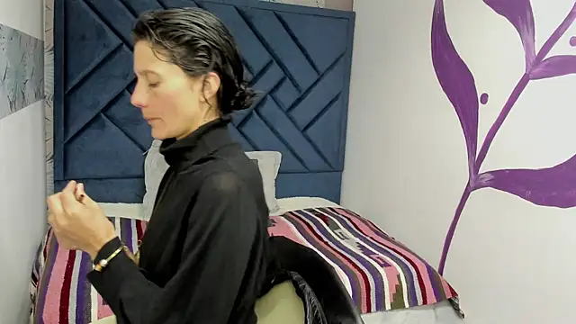 Valery More   online show from 11/06/25, 12:17