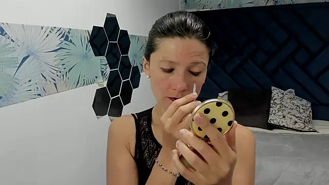 Valery More   online show from 11/20/25, 12:16