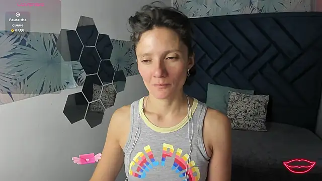 Valery More   online show from 02/04/26, 01:17