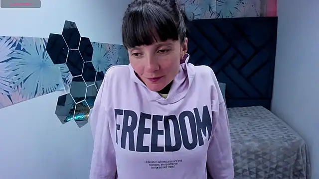 Valery More   online show from 04/13/26, 01:38