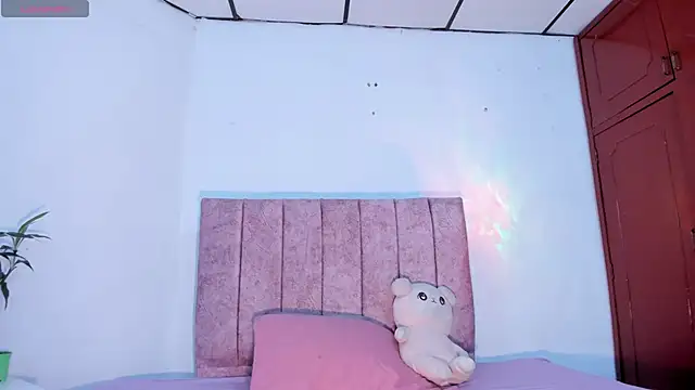 Mila 1wood online show from 05/02/26, 12:21