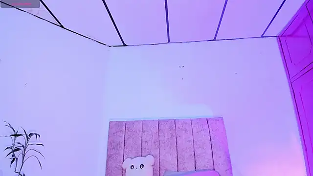Snapshot of Mila_1wood chatting on 06/19/26, 12:42 Mila 1wood online show from 06/19/26, 12:42