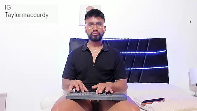 Taylormaccurdy  online show from 12/05/25, 02:47