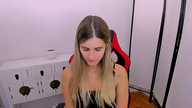 CatrinAmore online show from 10/12/25, 04:44