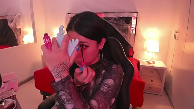 SusanVilla online show from 10/23/25, 07:34