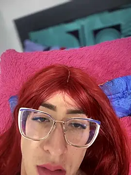 Snapshot of NICOLLE__12 chatting on 10/14/25, 07:42 NICOLLE 12 online show from 10/14/25, 07:42