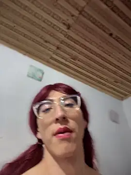 Snapshot of NICOLLE__12 chatting on 10/15/25, 07:03 NICOLLE 12 online show from 10/15/25, 07:03