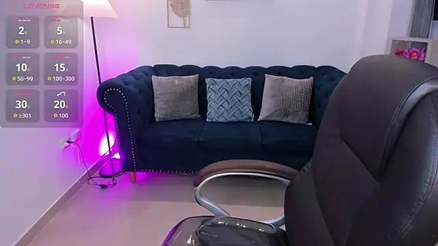 Snapshot of zharaa_fox chatting on 05/04/26, 01:01 zharaa fox online show from 05/04/26, 01:01