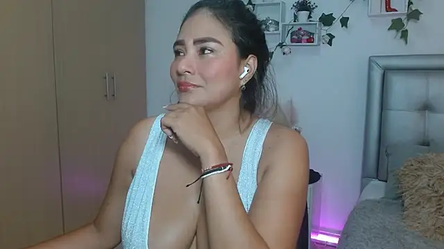 mia star 2 online show from 04/15/26, 10:22