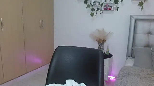 mia star 2 online show from 04/22/26, 10:06