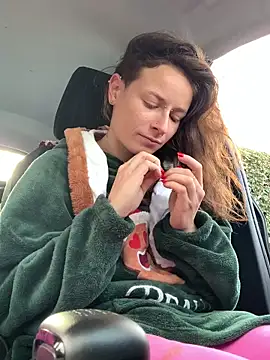 GoldenPussy1329 online show from 11/17/25, 09:37