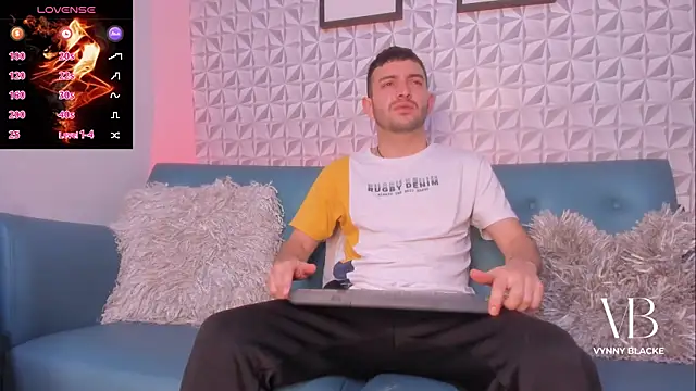 VynnyBlacke  online show from 11/10/25, 08:19