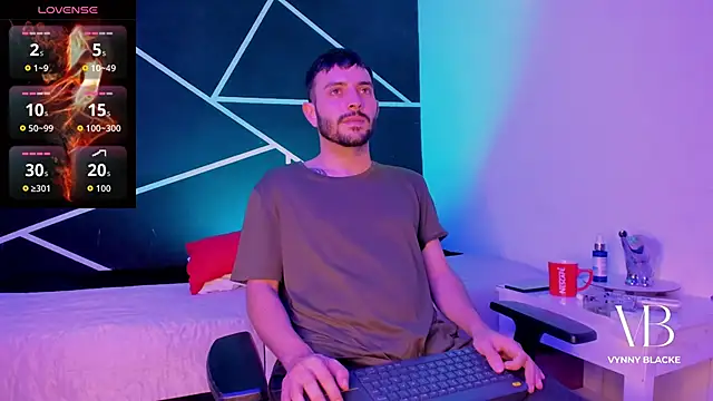 VynnyBlacke  online show from 12/15/25, 08:57